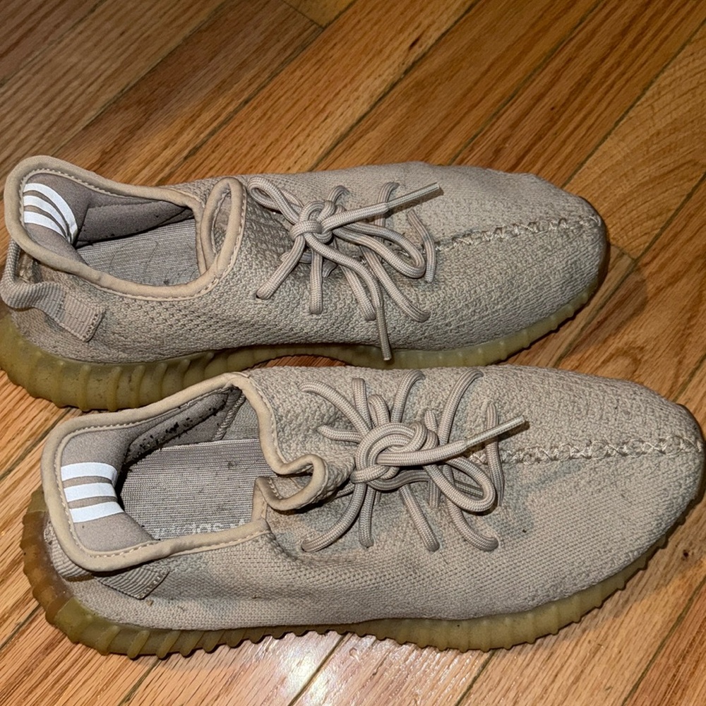YEEZY Sneakers